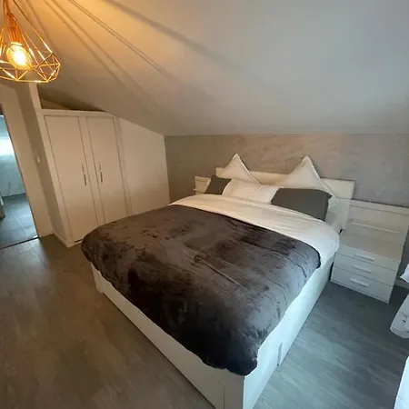 Maisonnette Avec Terrasse בית הארחה 4*