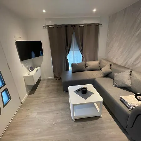 Maisonnette Avec Terrasse