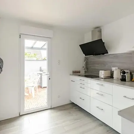 Maisonnette Avec Terrasse Štrasburk